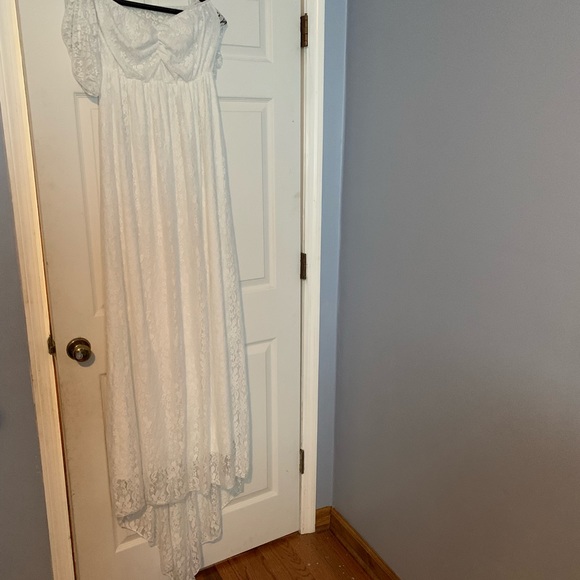 Off Shoulder Ruffle Sleeve Maternity Photog. Dress - Picture 2 of 6